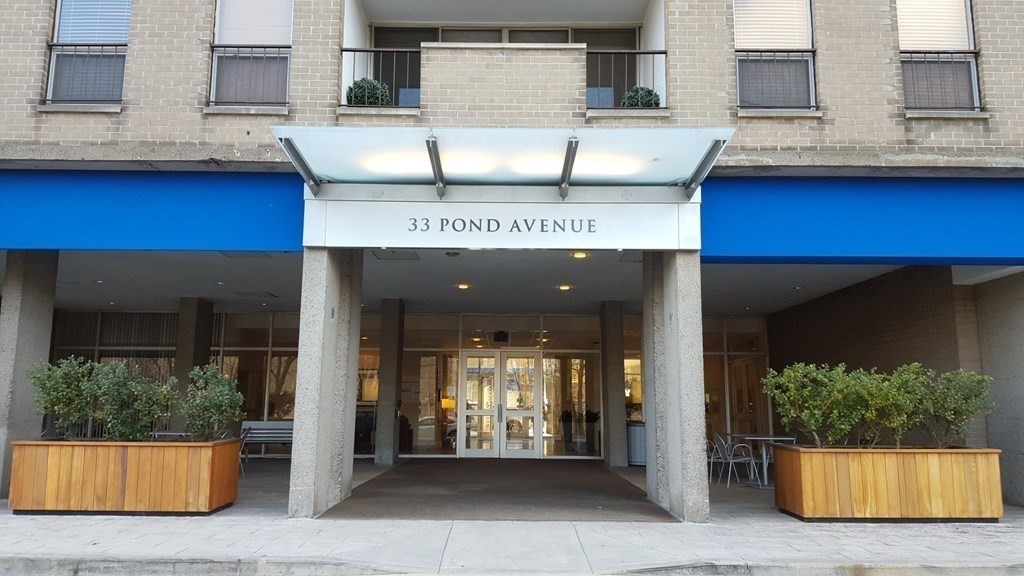 33 Pond Ave. 912