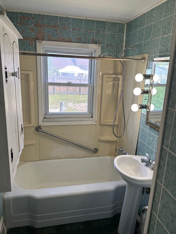 42 Clairmont Ave, Chicopee, MA Photo #25