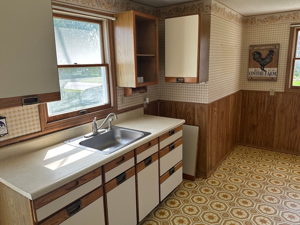42 Clairmont Ave, Chicopee, MA Photo #7