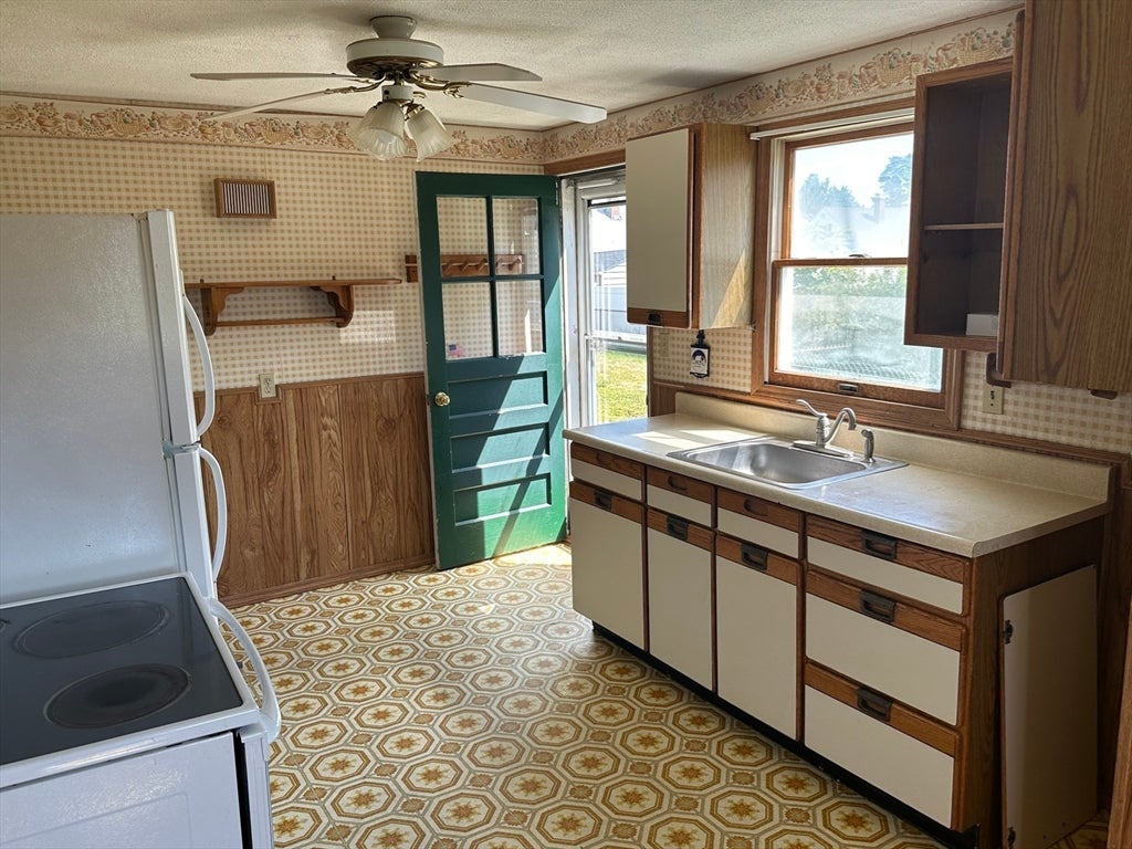 42 Clairmont Ave, Chicopee, MA Photo #11