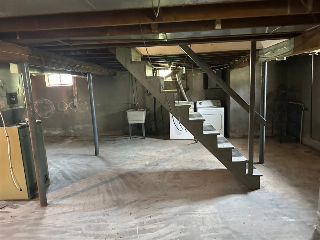 42 Clairmont Ave, Chicopee, MA Photo #27