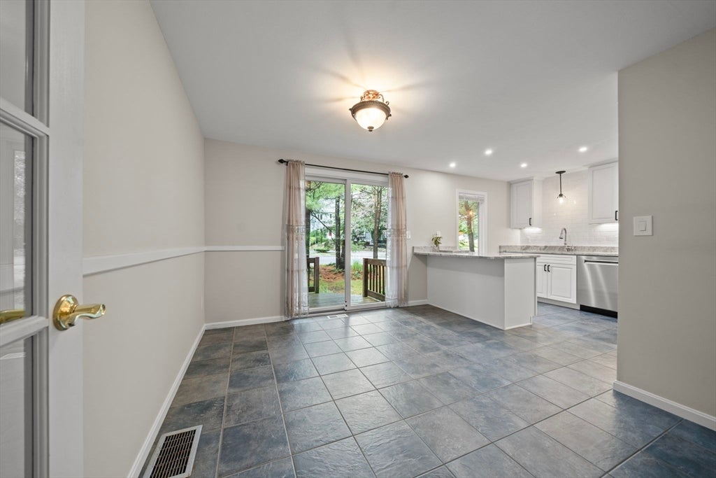 8 Country Meadow Rd #8, Haverhill, MA, 8 Country Meadow Rd #8, Haverhill, MA Photo #6