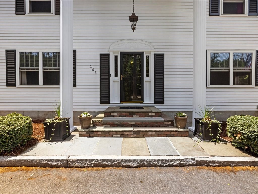 262 W River Rd