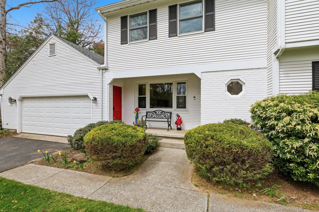 44 Canterbury Ln
