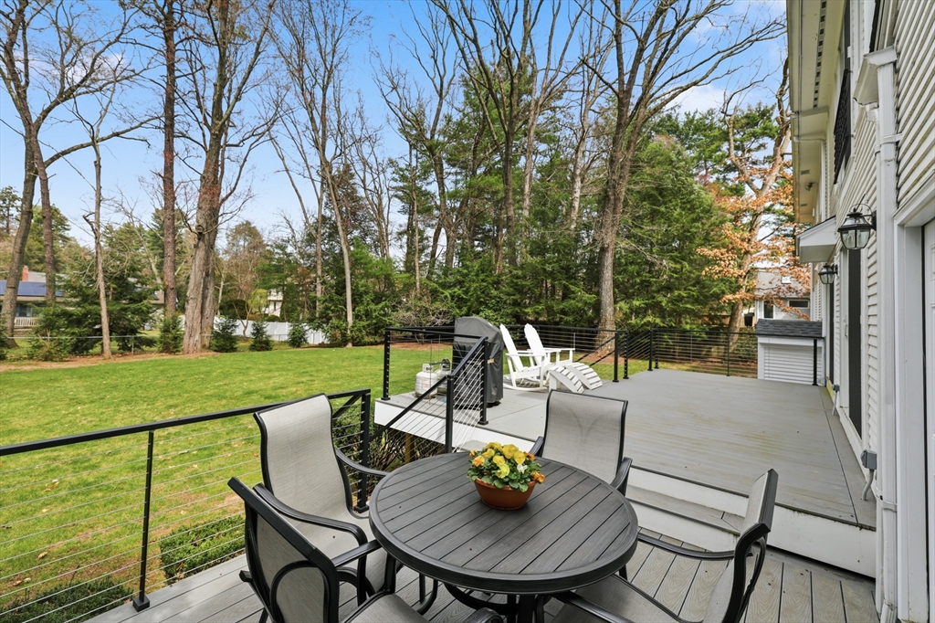 44 Canterbury Ln
