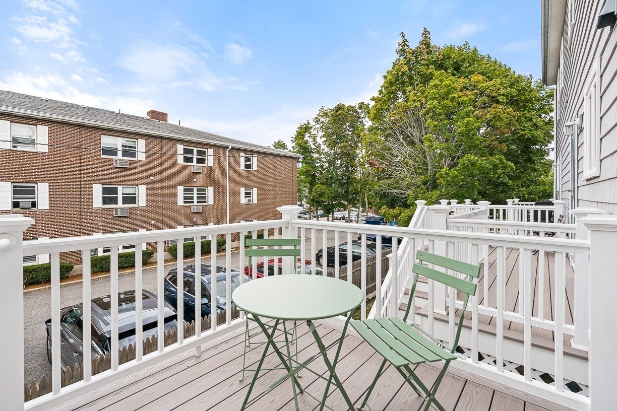 37 Pond St #1, Waltham, MA Photo #11