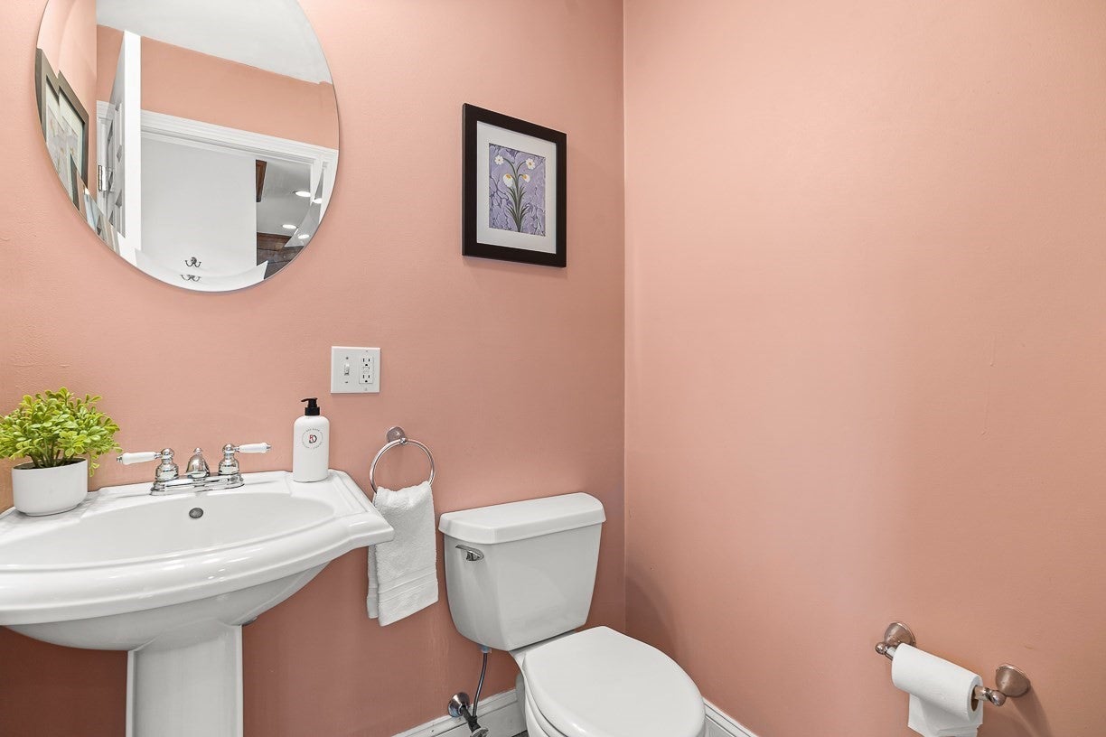 37 Pond St #1, Waltham, MA Photo #9