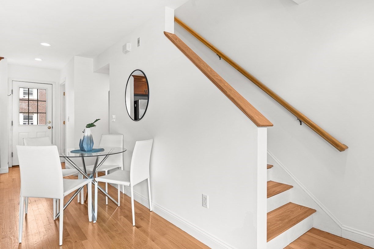 37 Pond St #1, Waltham, MA Photo #12