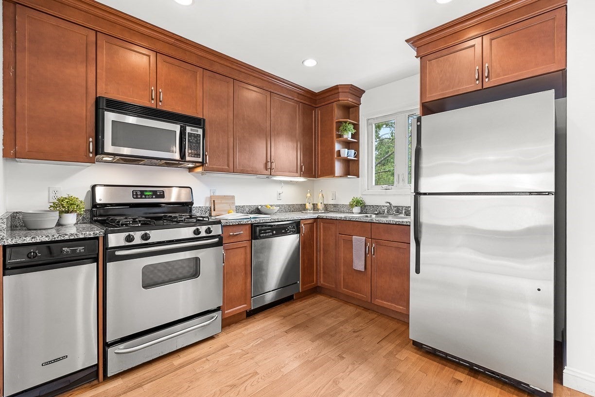 37 Pond St #1, Waltham, MA Photo #8