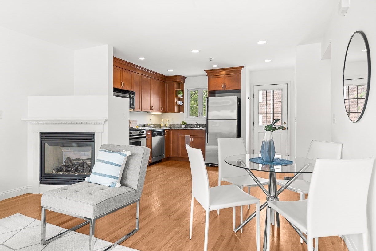 37 Pond St #1, Waltham, MA Photo #6
