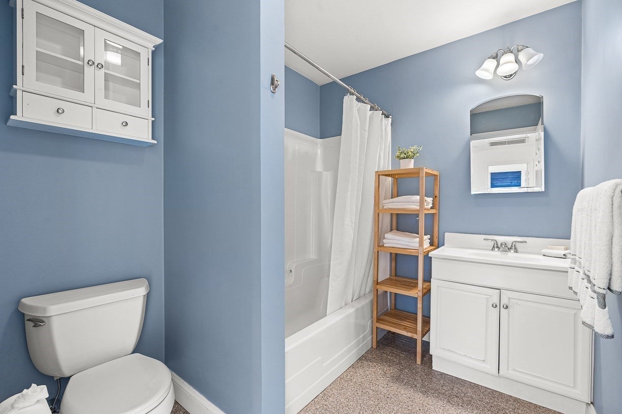 37 Pond St #1, Waltham, MA Photo #16