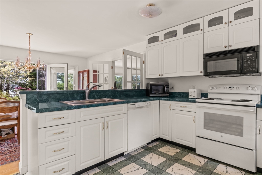 Chatham, Massachusetts 02650, United States, 3 Bedrooms Bedrooms, ,3 BathroomsBathrooms,Residential,Active,134406