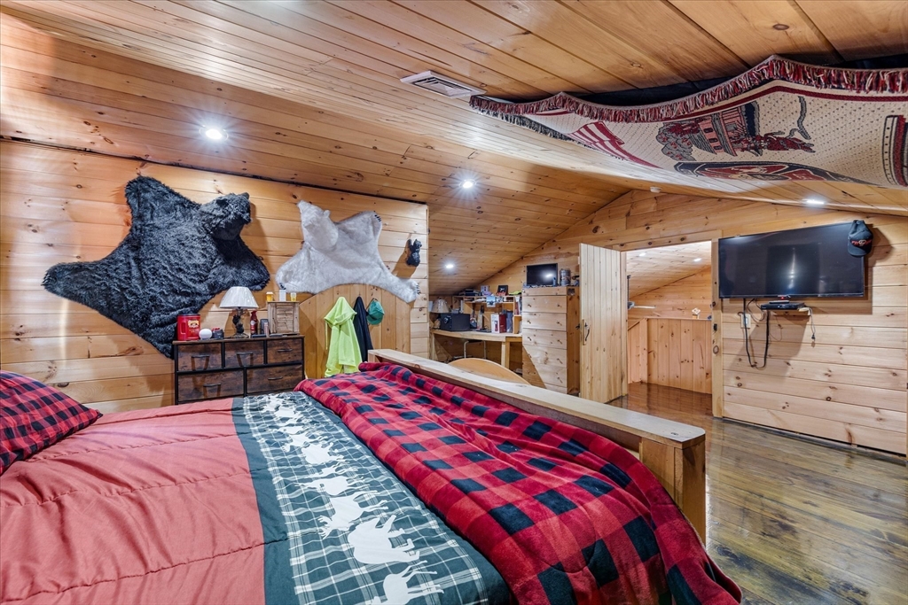 8 Oakwood Rd, Brimfield, MA Photo #19
