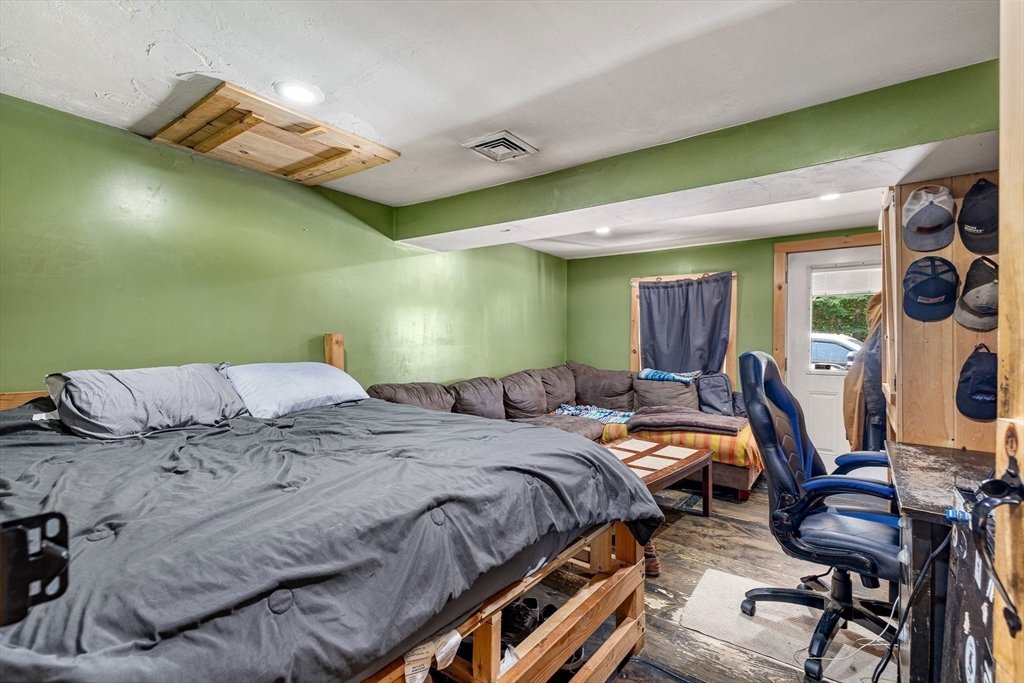 8 Oakwood Rd, Brimfield, MA Photo #14