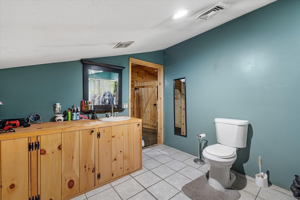 8 Oakwood Rd, Brimfield, MA Photo #23