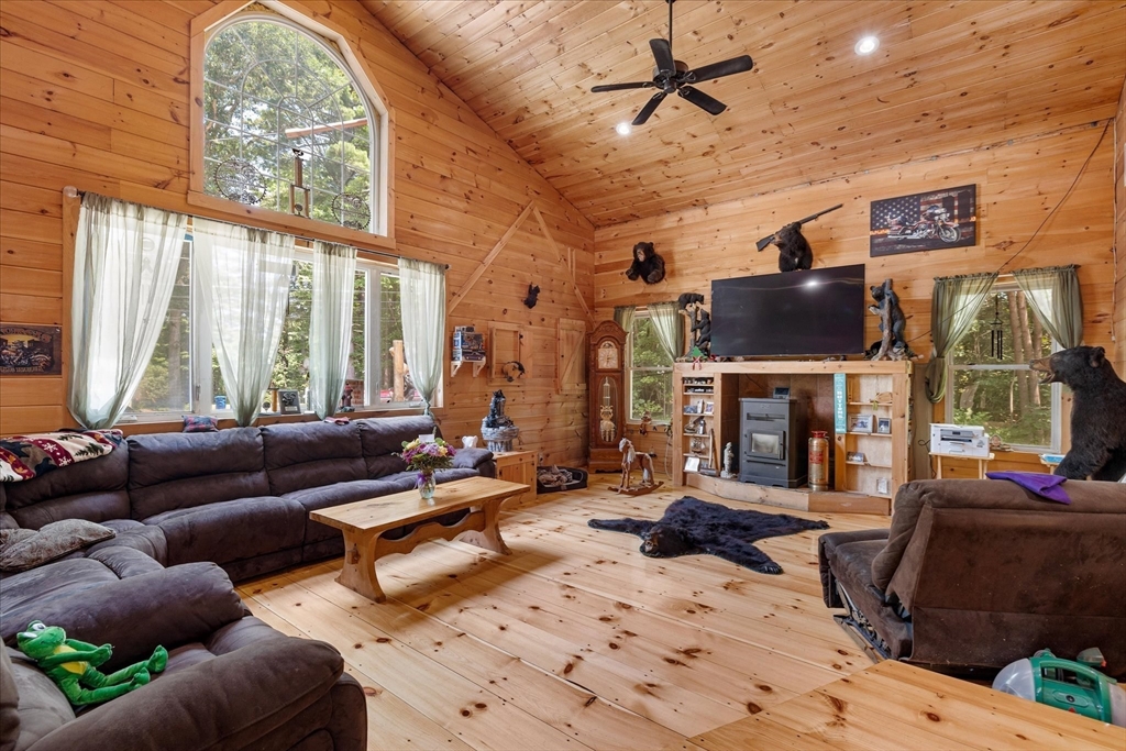 8 Oakwood Rd, Brimfield, MA Photo #8