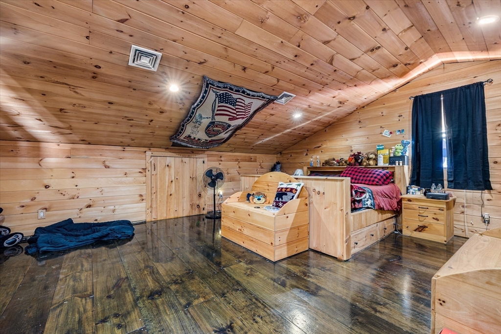 8 Oakwood Rd, Brimfield, MA Photo #18