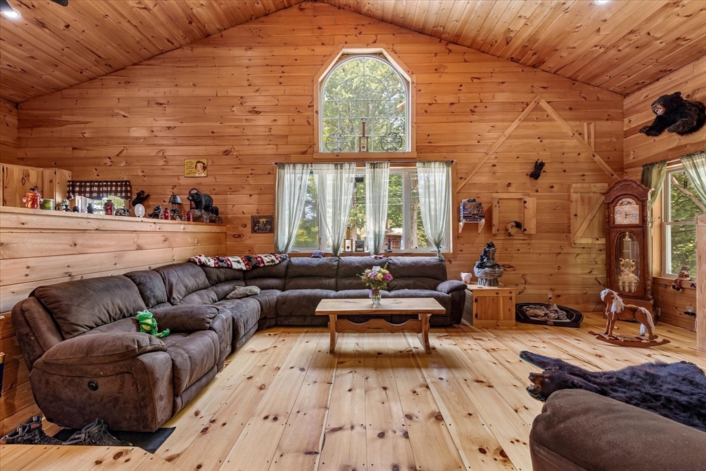 8 Oakwood Rd, Brimfield, MA Photo #9