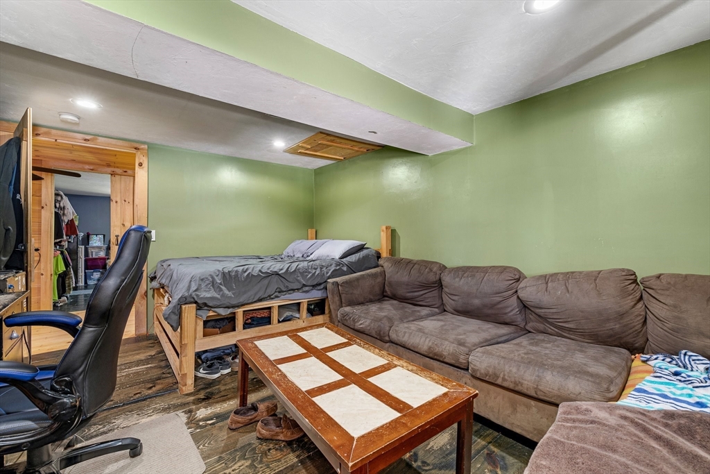 8 Oakwood Rd, Brimfield, MA Photo #15