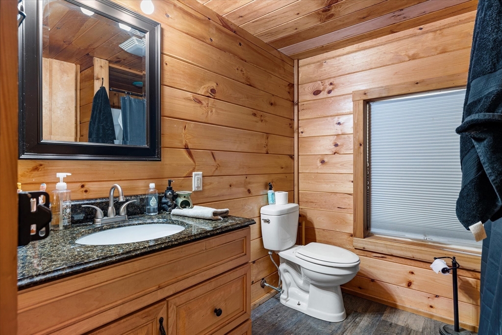 8 Oakwood Rd, Brimfield, MA Photo #17