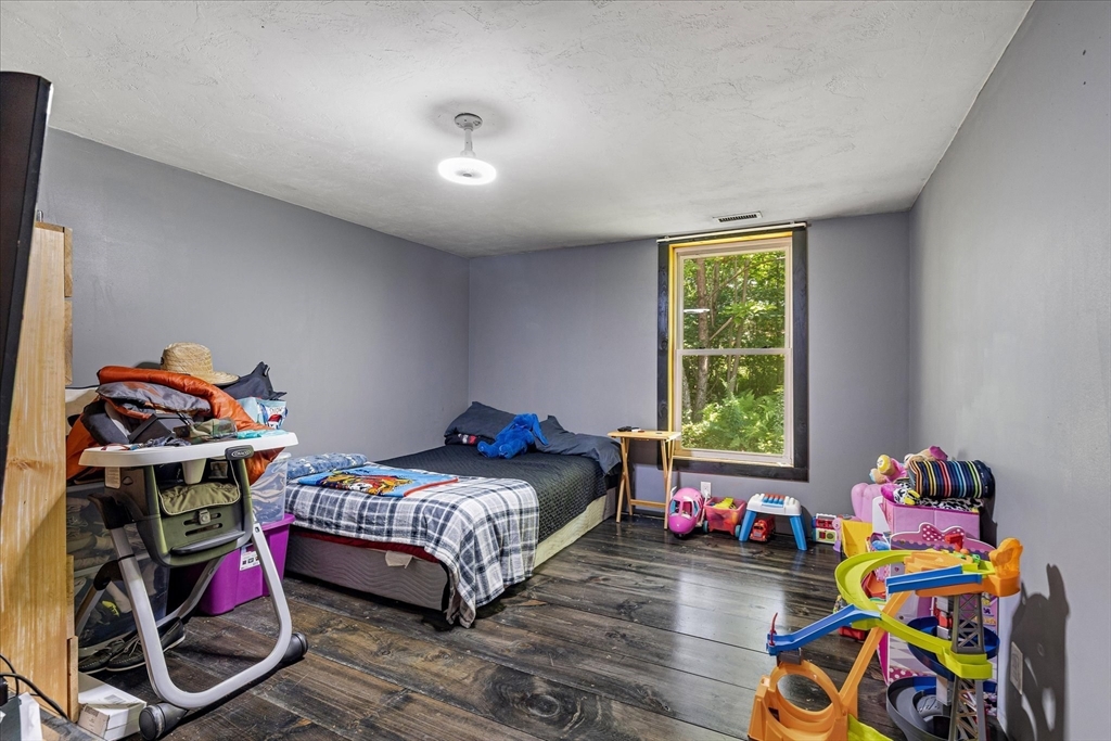8 Oakwood Rd, Brimfield, MA Photo #12