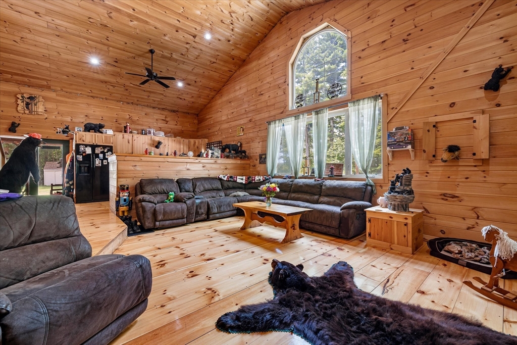 8 Oakwood Rd, Brimfield, MA Photo #10
