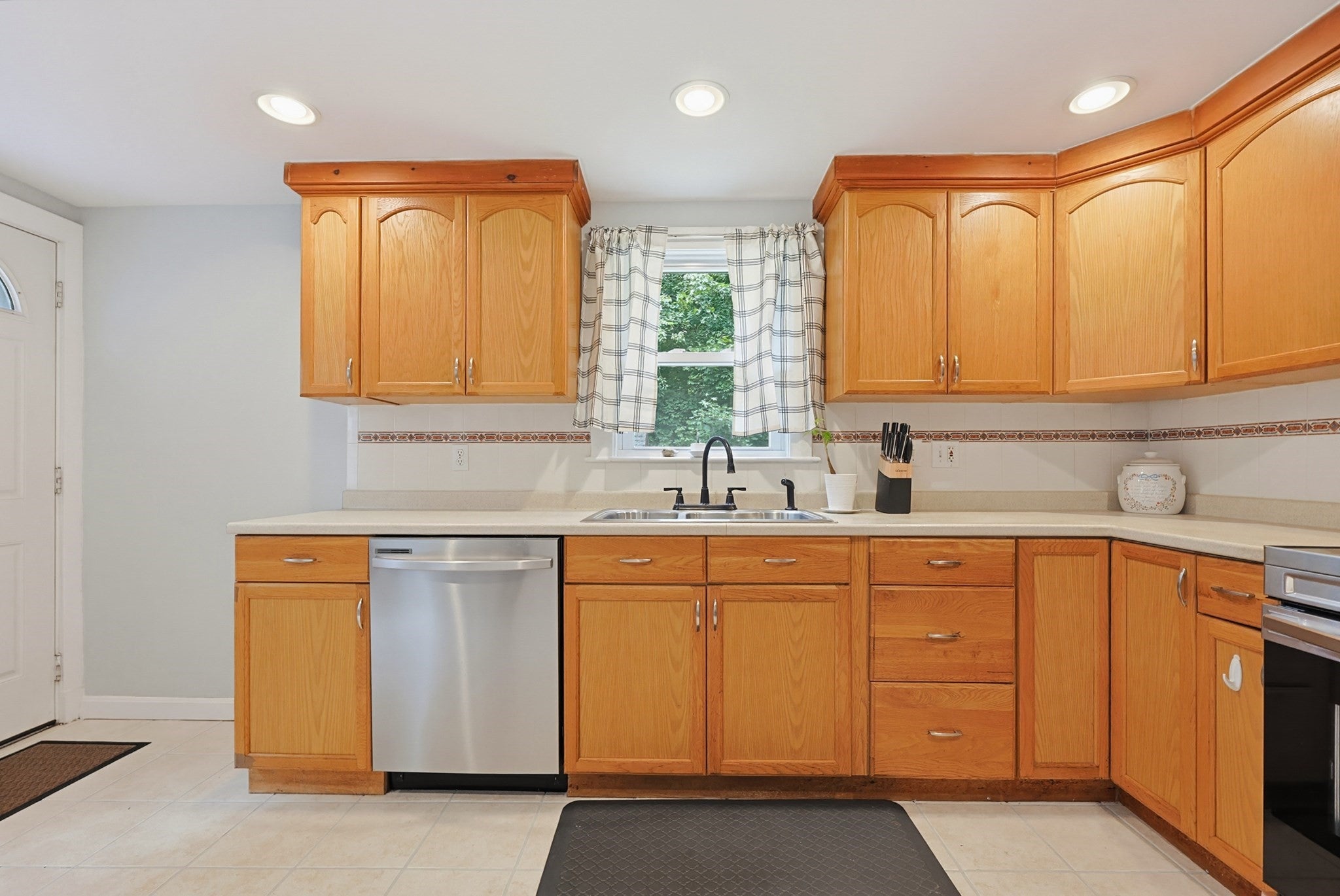 22 Harriss Ct, Abington, MA, 22 Harriss Ct, Abington, MA Photo #9