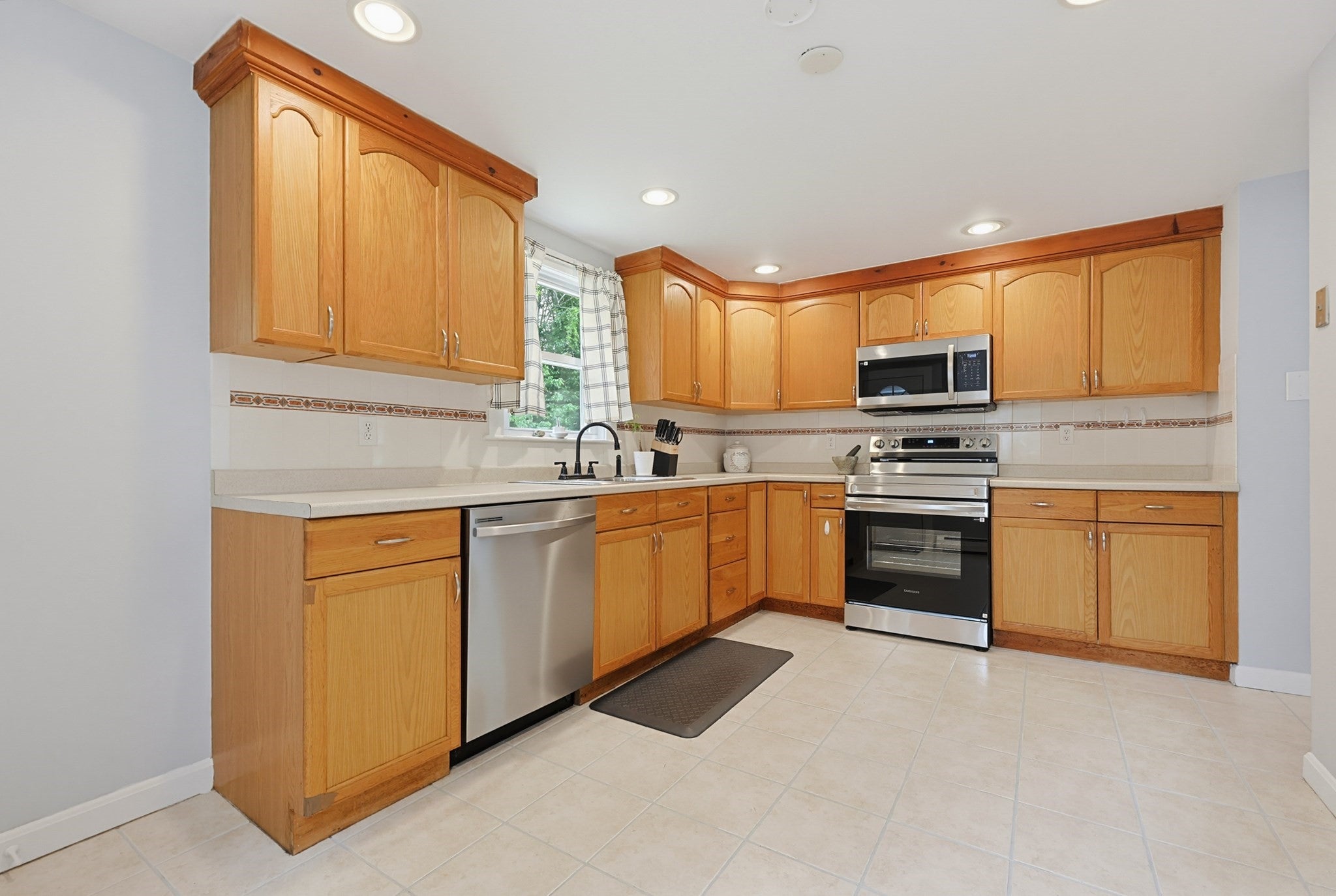 22 Harriss Ct, Abington, MA, 22 Harriss Ct, Abington, MA Photo #8