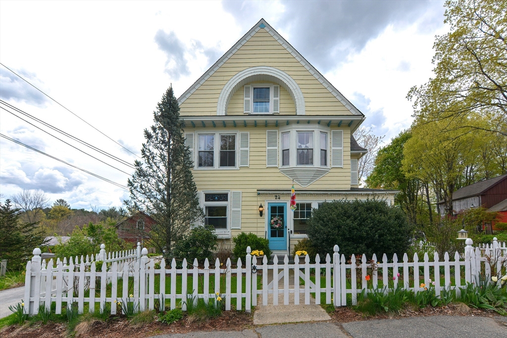 24 Main St, Upton, MA Photo #1