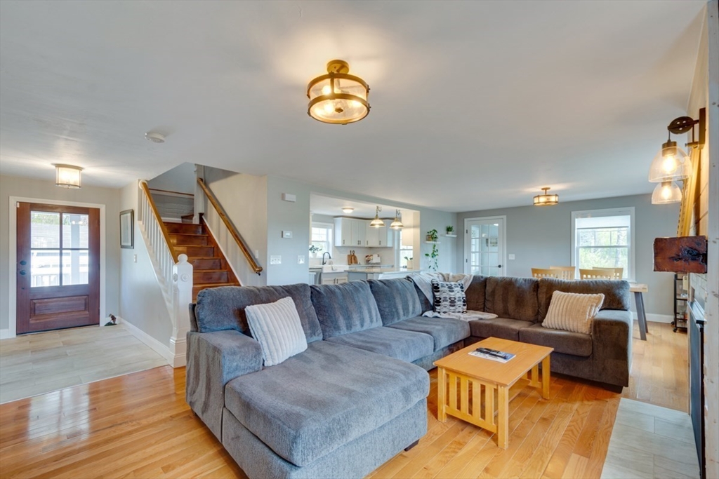 3 Walters Dr, Oxford, MA Photo #7