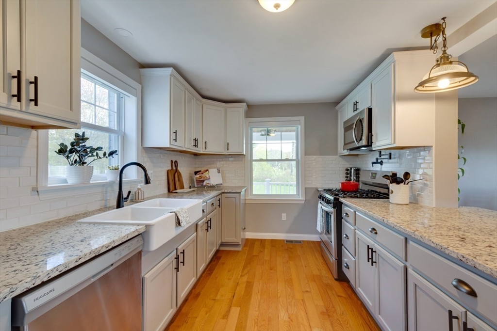 3 Walters Dr, Oxford, MA Photo #9
