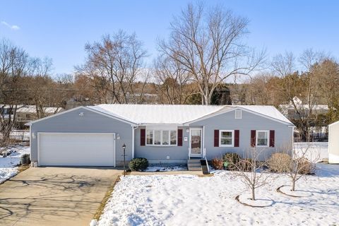 Photo of 91 Knollwood Cir, Holyoke, MA 01040 (MLS # 73462306)