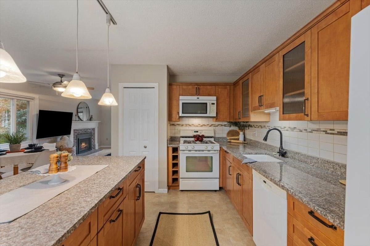 22 Riverbank Circle #22, Haverhill, MA Photo #17