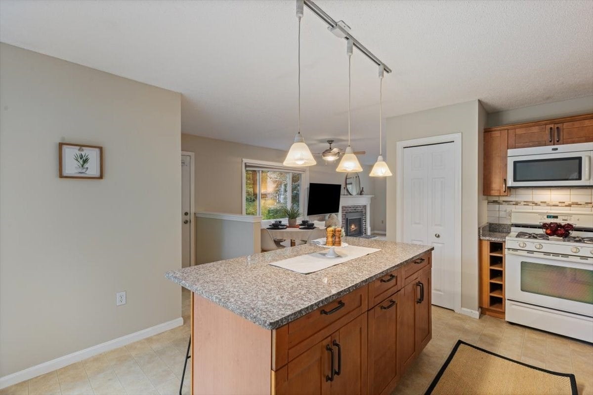 22 Riverbank Circle #22, Haverhill, MA Photo #16