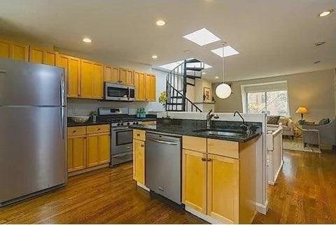 24 Lawrence St 2
