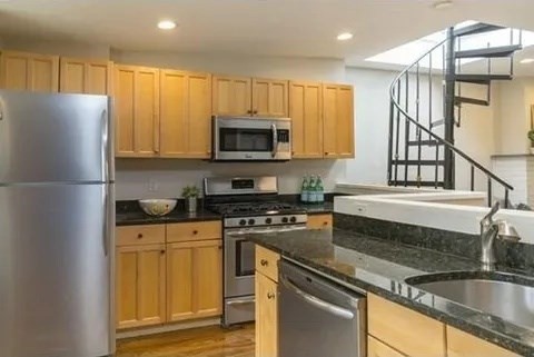 24 Lawrence St 2