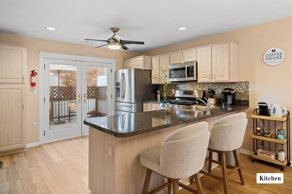 Boston, Massachusetts 02128, United States, 3 Bedrooms Bedrooms, ,3 BathroomsBathrooms,Residential,Active,232917