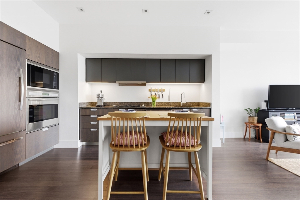 110 Stuart Street 20A