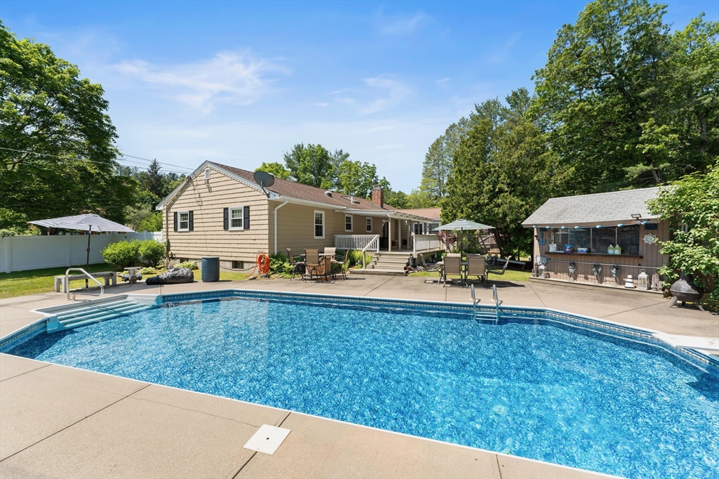 1 Redgate Ln