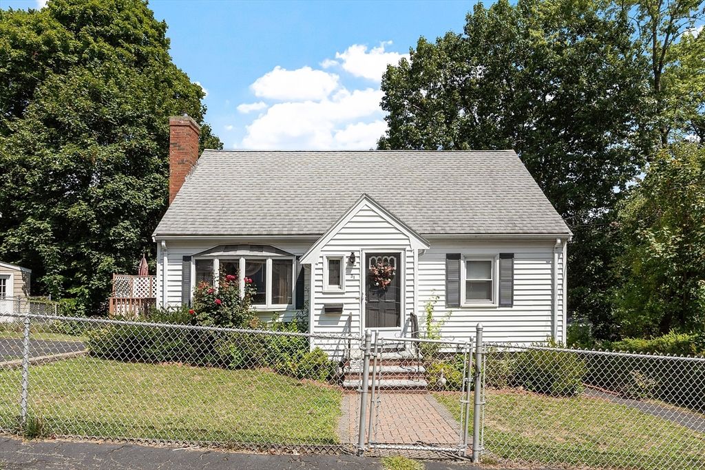 Photo of 31 Spring View Dr, Lynn, MA 01904 (MLS # 73503004)