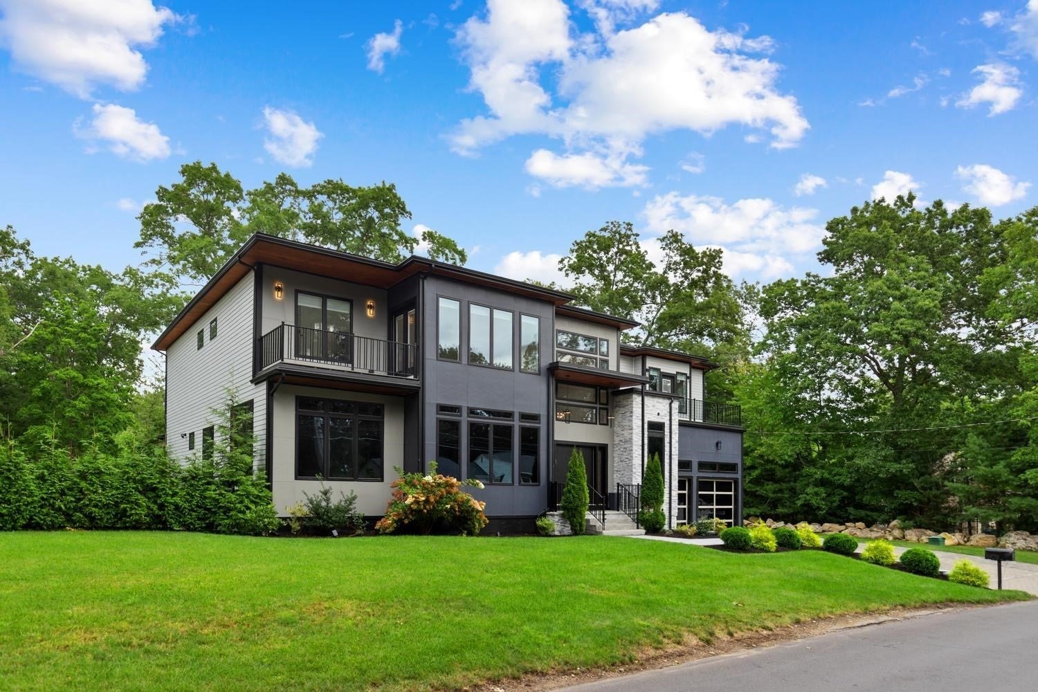 8 Jonathan Road, Burlington, MA Photo #4