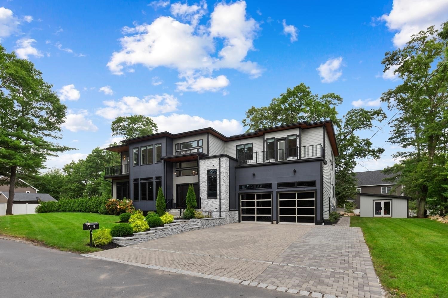 8 Jonathan Road, Burlington, MA Photo #1