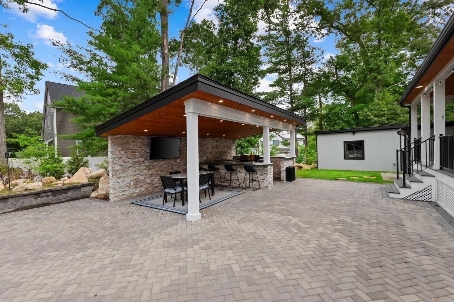 8 Jonathan Road, Burlington, MA Photo #41