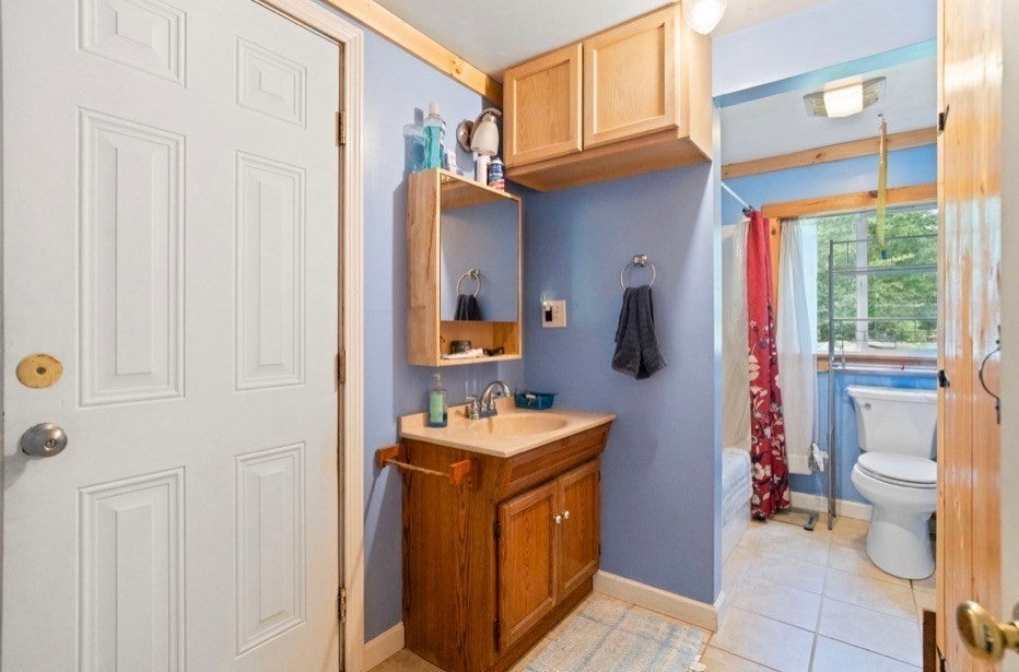 64 Munsell St, Belchertown, MA Photo #12