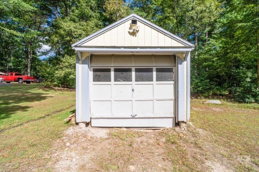 64 Munsell St, Belchertown, MA Photo #22