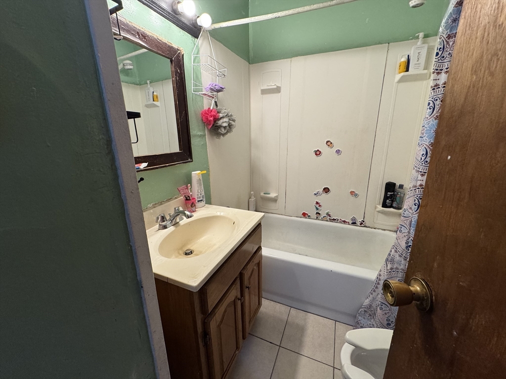 Framingham, Massachusetts 01702, United States, 12 Bedrooms Bedrooms, ,4 BathroomsBathrooms,Residential,Pending,139157