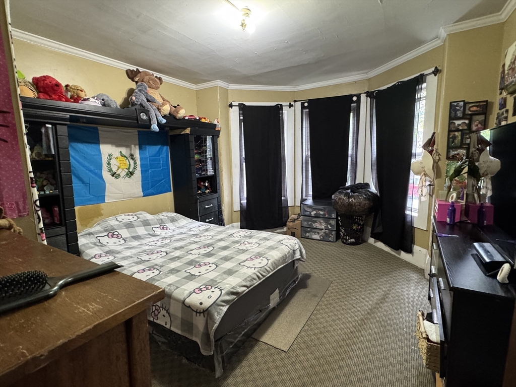 Framingham, Massachusetts 01702, United States, 12 Bedrooms Bedrooms, ,4 BathroomsBathrooms,Residential,Pending,139157