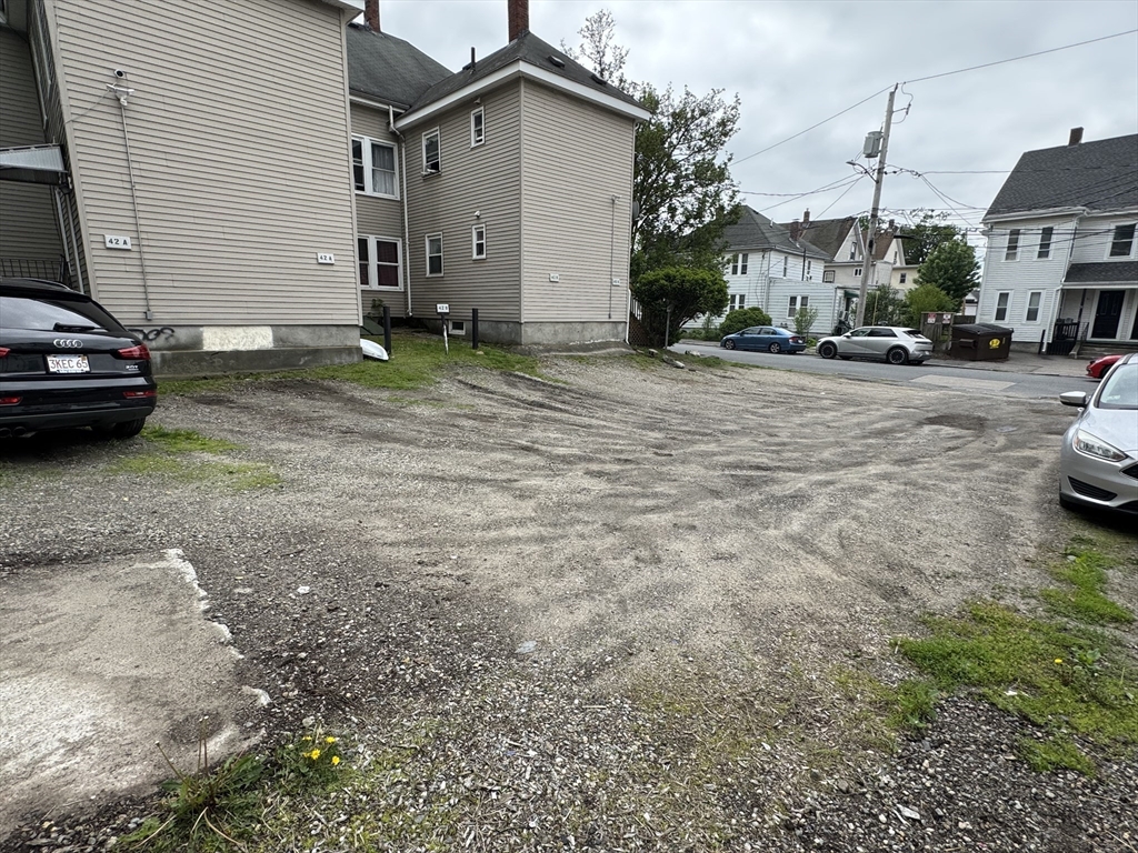 Framingham, Massachusetts 01702, United States, 12 Bedrooms Bedrooms, ,4 BathroomsBathrooms,Residential,Pending,139157