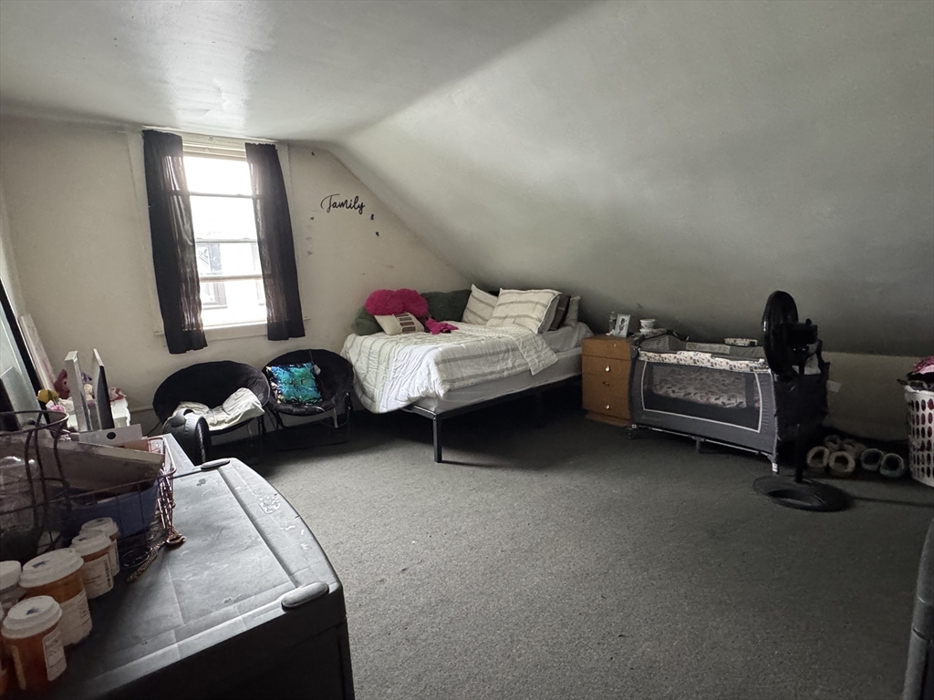 Framingham, Massachusetts 01702, United States, 12 Bedrooms Bedrooms, ,4 BathroomsBathrooms,Residential,Pending,139157