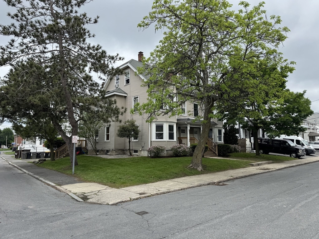 Framingham, Massachusetts 01702, United States, 12 Bedrooms Bedrooms, ,4 BathroomsBathrooms,Residential,Pending,139157